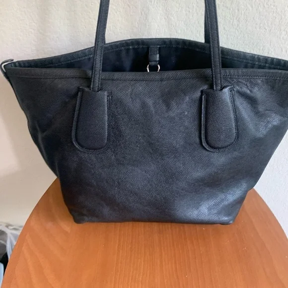 Coach Crossgrain Leather Taxi Tote Black
Shoulder Bag - Picture 2 of 11